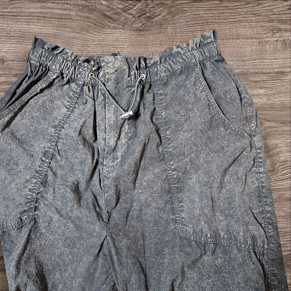 Urban Outfitters Distressed Tan Parachute Pants NWT - Picture 5 of 6